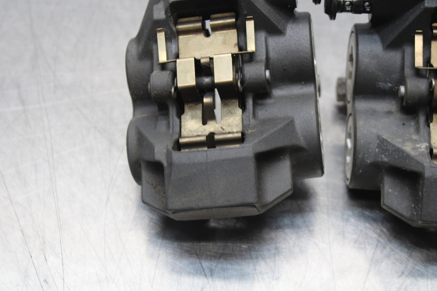 14-17 YAMAHA FZ07 RIGHT LEFT FRONT BRAKE CALIPER SET PAIR CALIPERS BB162