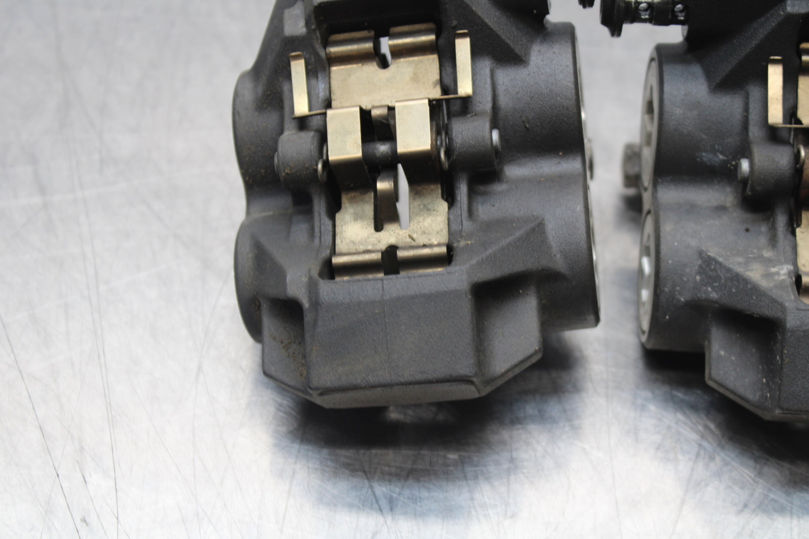 14-17 YAMAHA FZ07 RIGHT LEFT FRONT BRAKE CALIPER SET PAIR CALIPERS BB162