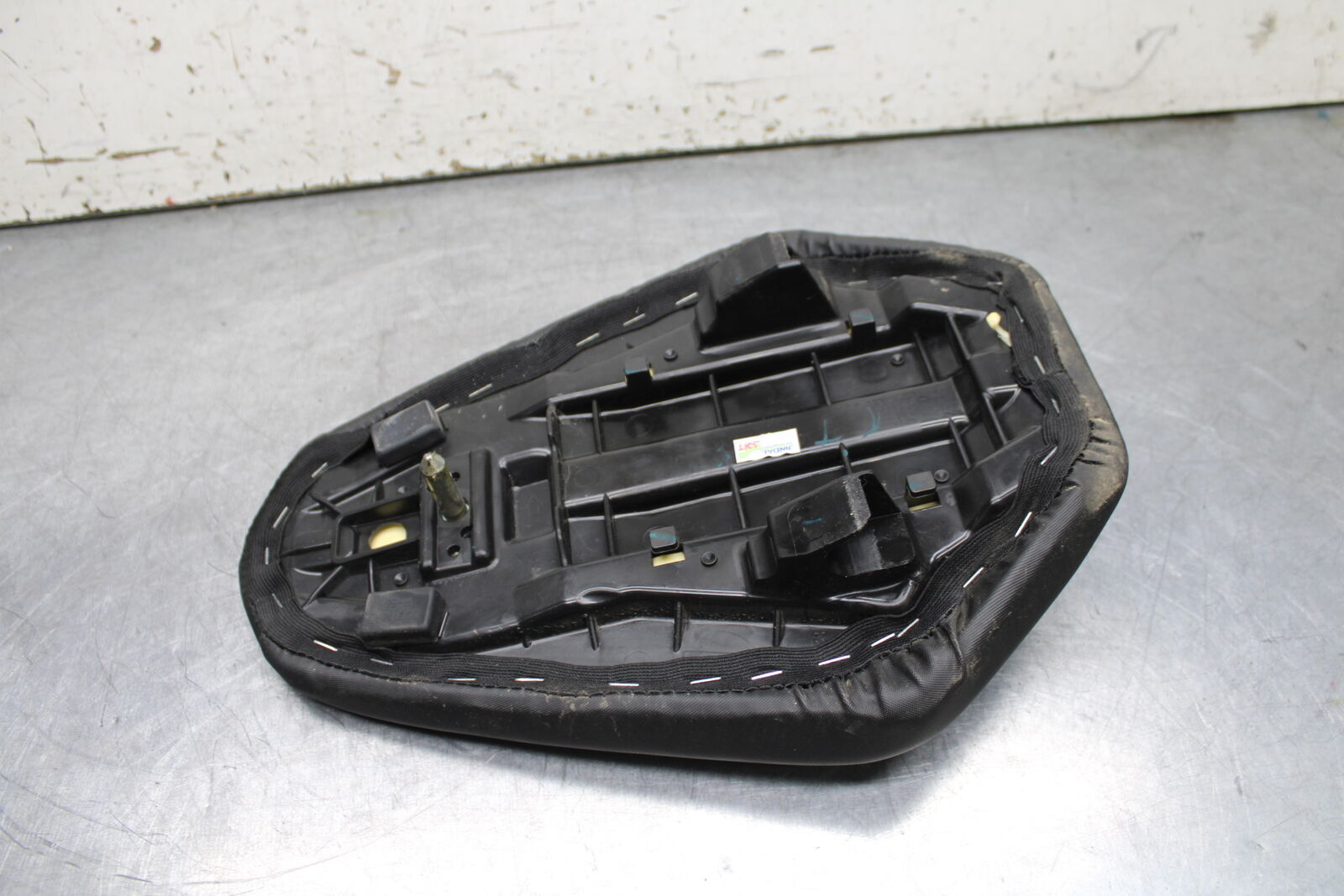 17-24 KTM 390 DUKE REAR BACK PASSENGER TANDEM SEAT PAD SADDLE PILLION BB734