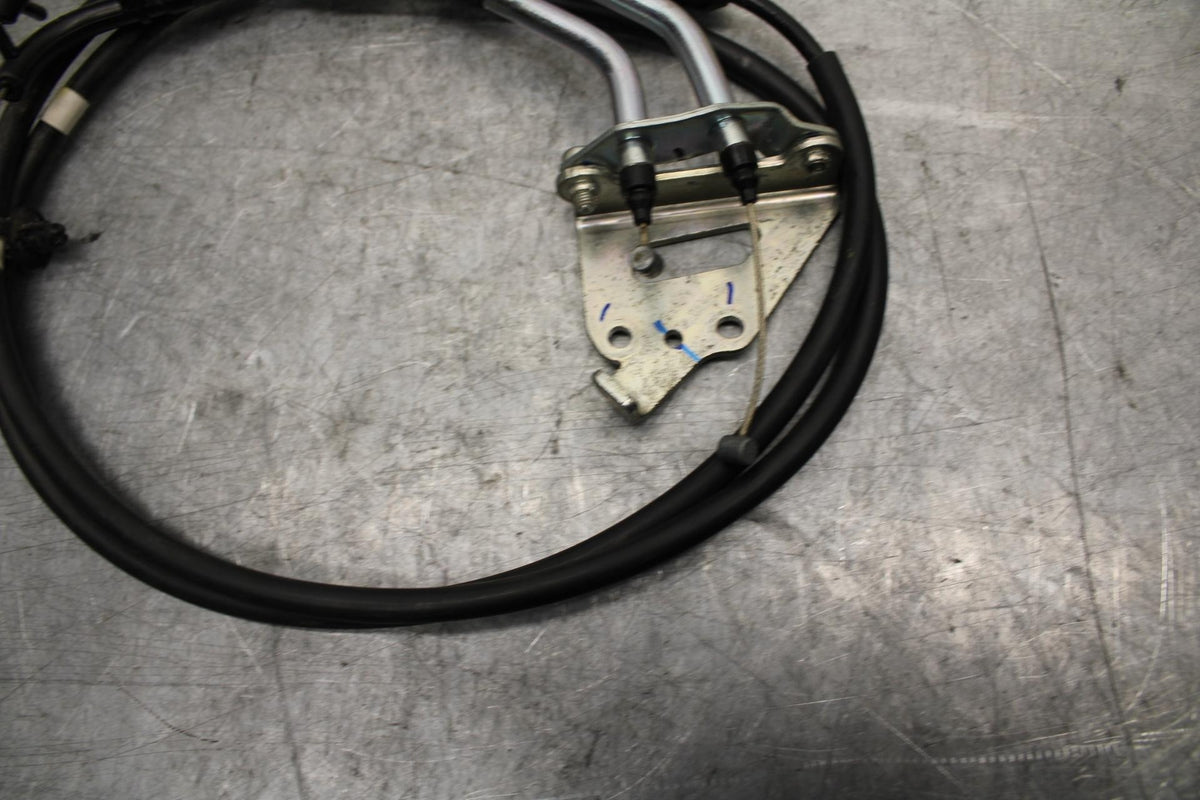 19 YAMAHA YZF R3 THROTTLE CABLES LINES BB56