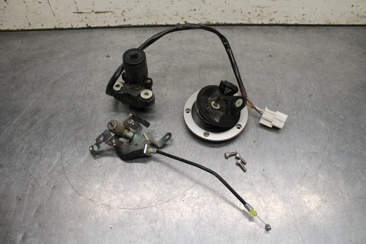 12-13 KAWASAKI Z1000 IGNITION LOCK KEY SET W/ GAS CAP AND SEAT LOCK BB743