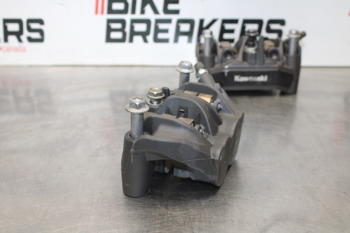 23-26 KAWASAKI NINJA ZX4RR RIGHT LEFT FRONT BRAKE CALIPER SET PAIR BB872