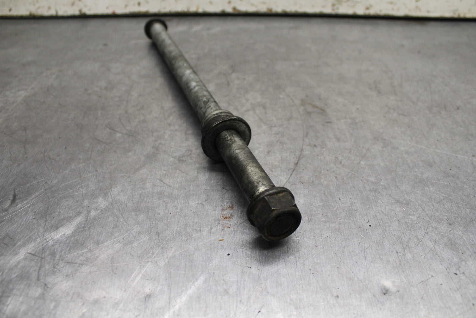 1998 Honda Valkyrie 1500 GL1500C REAR AXLE BACK WHEEL RIM PIVOT BOLT AXEL BB116