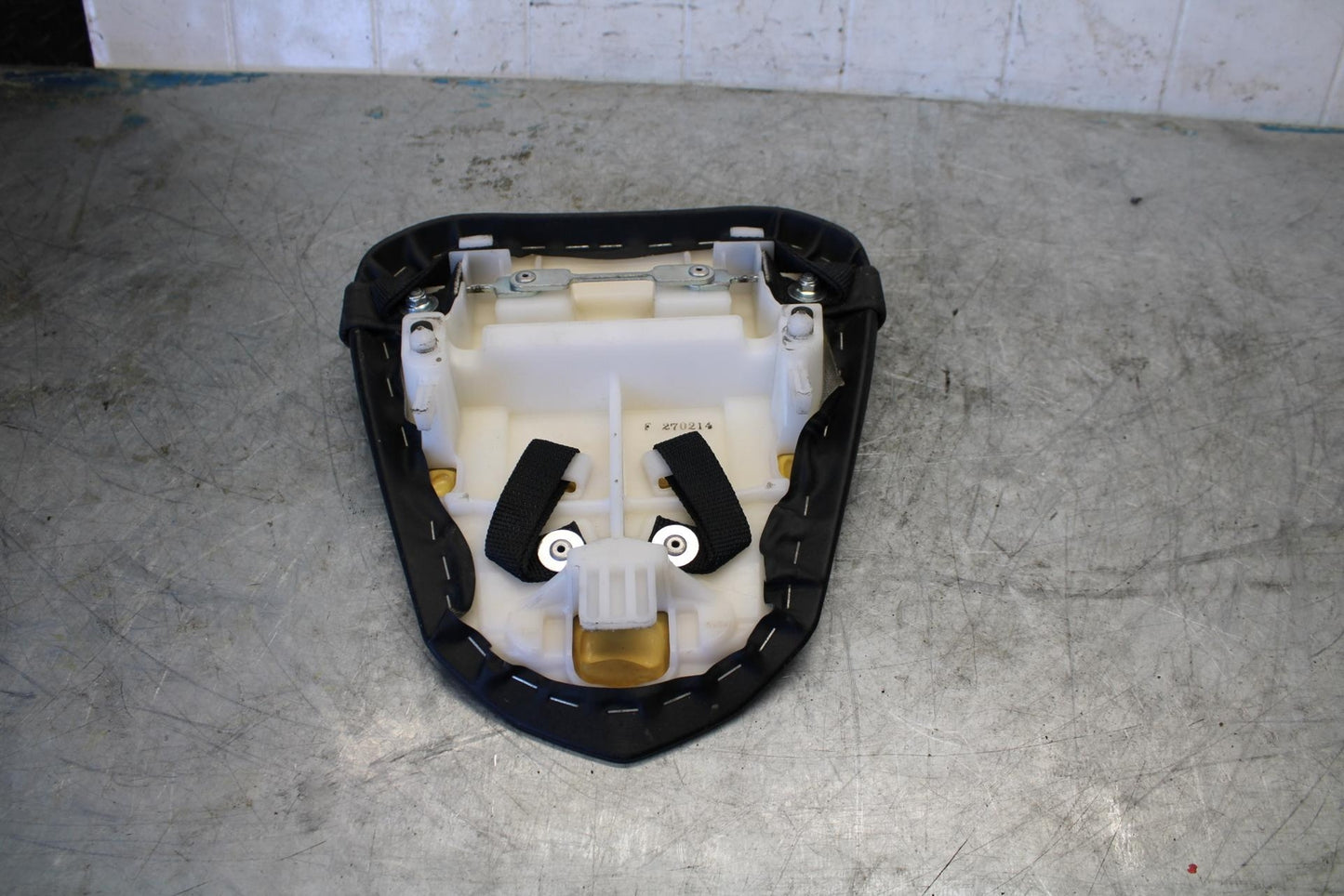 08-16 YAMAHA YZF R6 REAR BACK PASSENGER TANDEM SEAT PAD SADDLE PILLION BB431