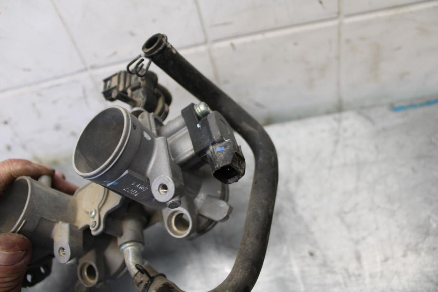 18 KAWASAKI Z 400 MAIN FUEL INJECTORS / THROTTLE BODIES BB469