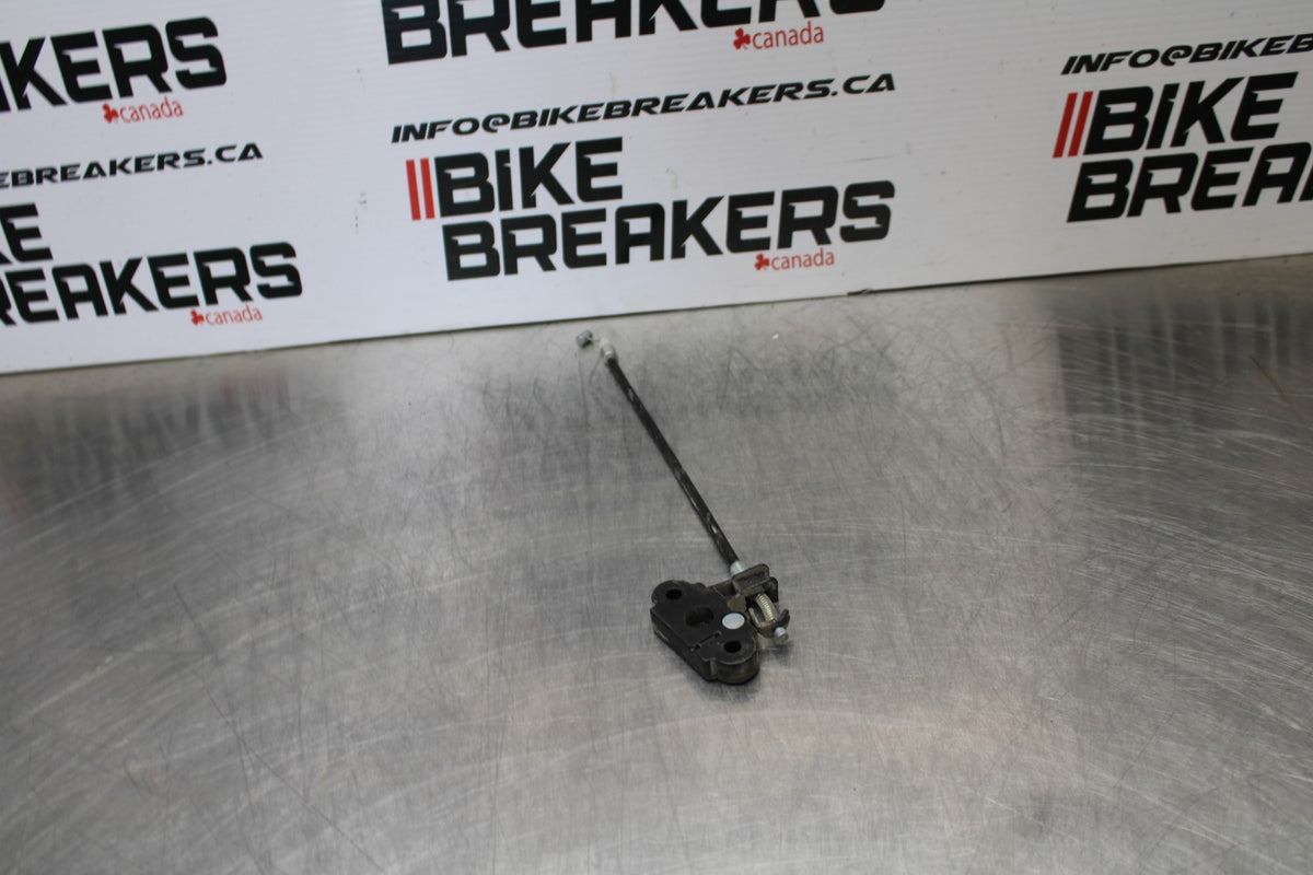 24-25 KAWASAKI NINJA ZX4R REAR PASSENGER SEAT LATCH LOCK ASSEMBLY BB174