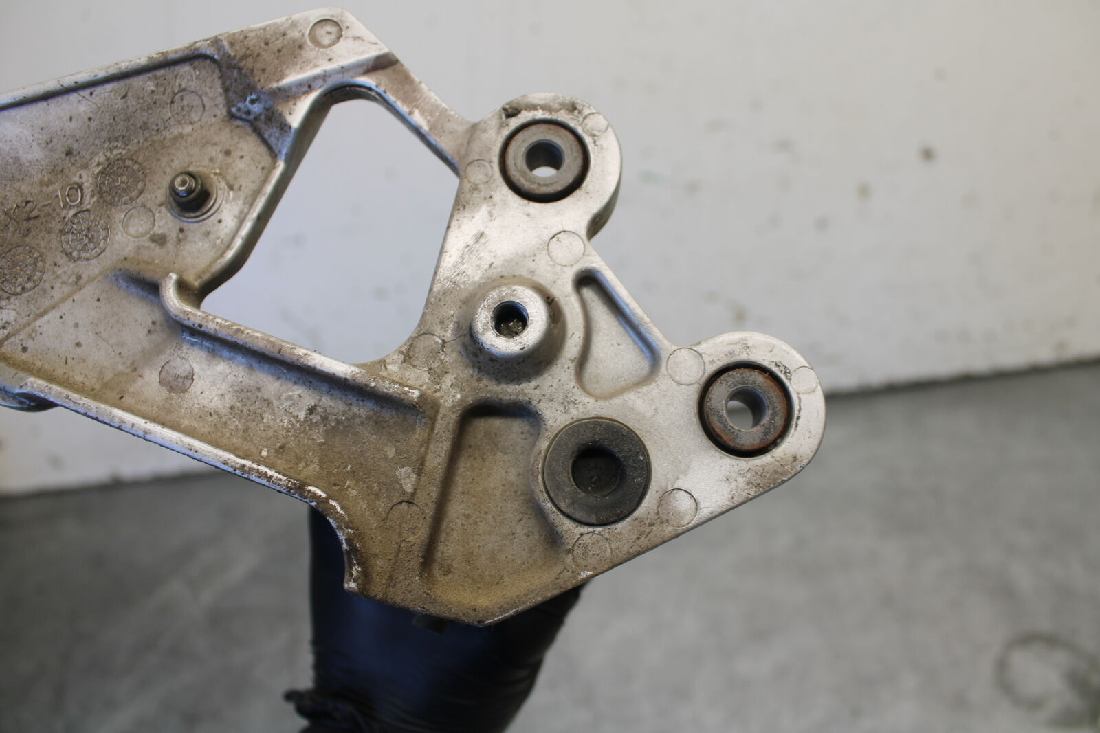 07-09 YAMAHA FZ6 LEFT REARSET REAR SET DRIVER FOOT PEG REST STOP BB713