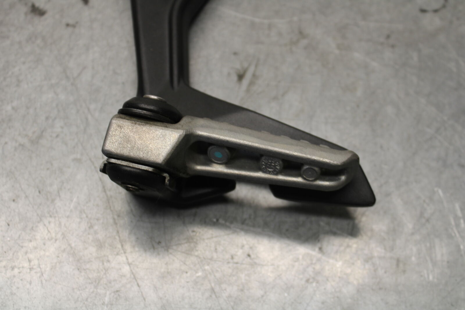 18-23 KAWASAKI NINJA 400 REAR BACK PASSENGER PEG SET PAIR  BB660