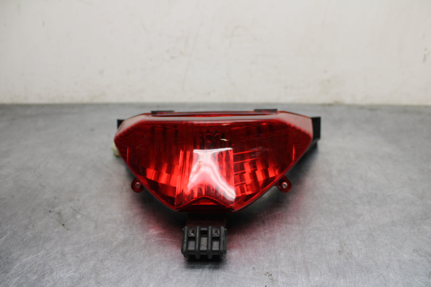 13-16 SUZUKI BANDIT 1250S ABS REAR TAIL TAILLIGHT BACK BRAKE LIGHT BB134