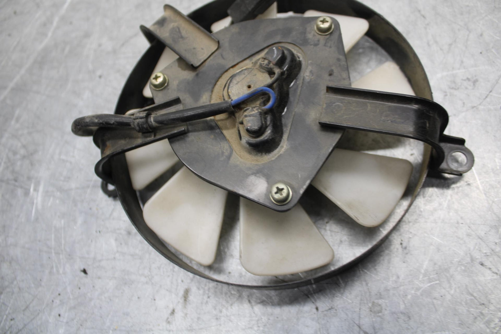 00-01 KAWASAKI ZZR600 ENGINE RADIATOR COOLING FAN BB31