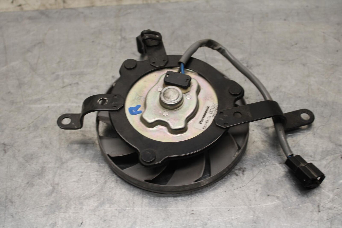 2007 Yamaha YZF R1 RIGHT ENGINE RADIATOR COOLING FAN 4C8-12405-10-00 BB575