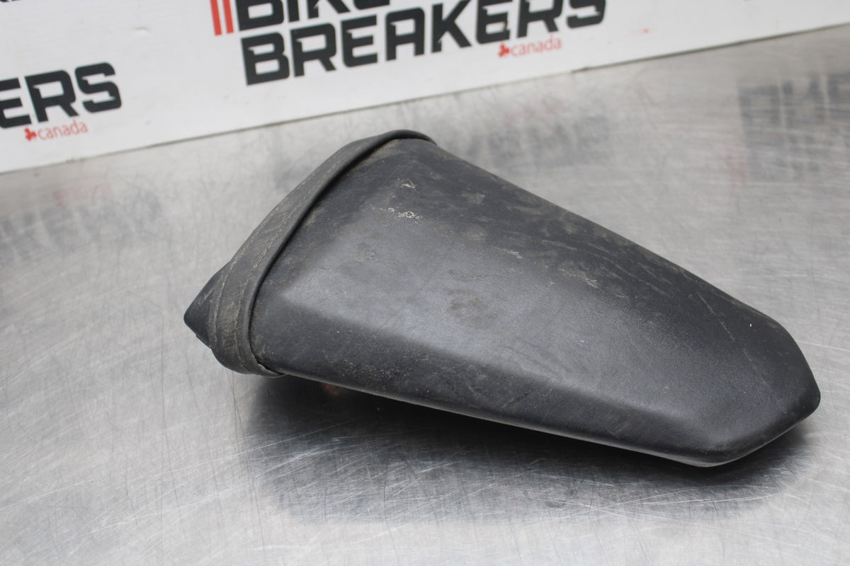 22-25 YAMAHA YZF R7 REAR BACK PASSENGER TANDEM SEAT PAD SADDLE PILLION BB769