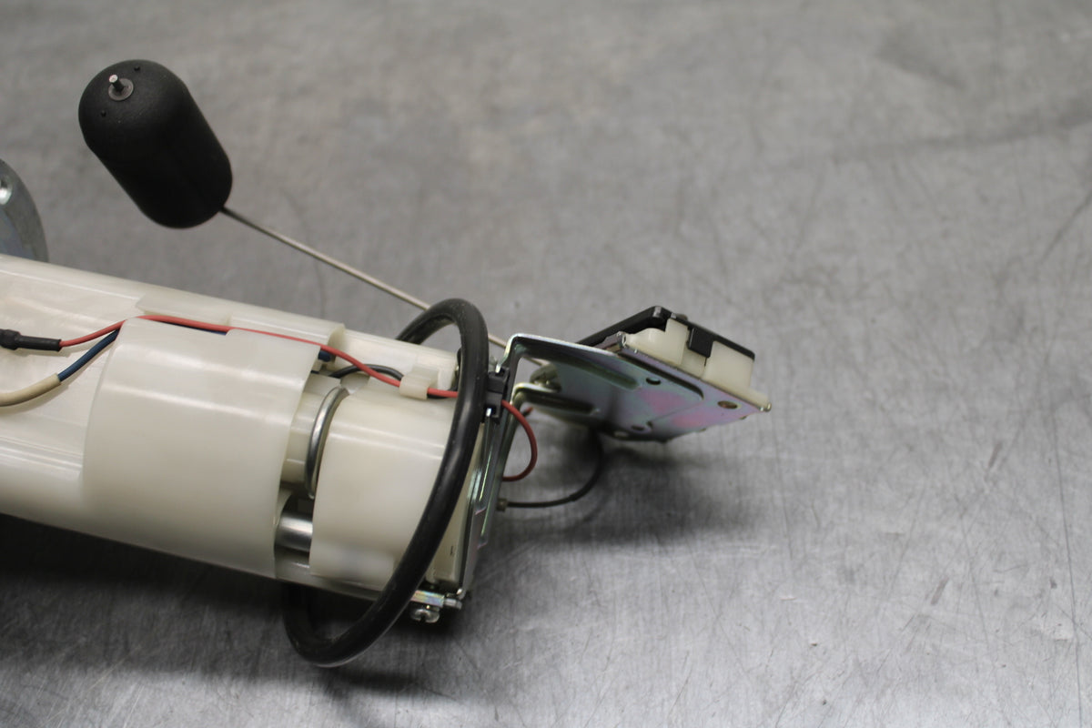 08-10 SUZUKI GSXR 600 FUEL PUMP GAS PETROL SENDER UNIT BB753
