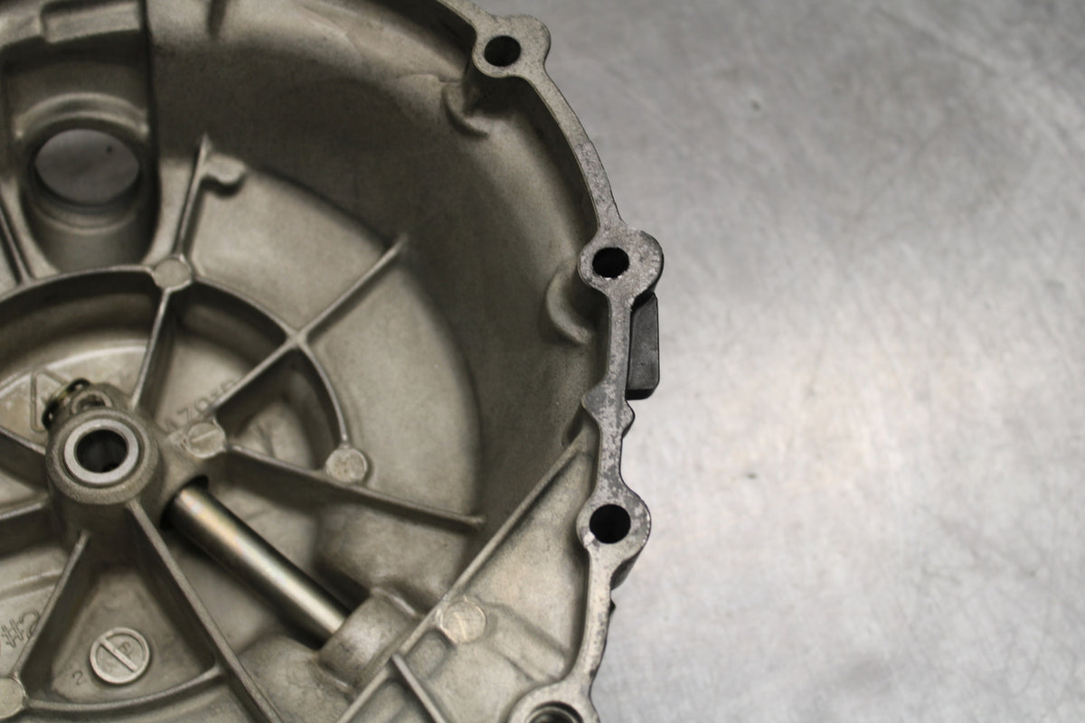 03-05 YAMAHA YZF R6  CLUTCH SIDE ENGINE MOTOR COVER BB132