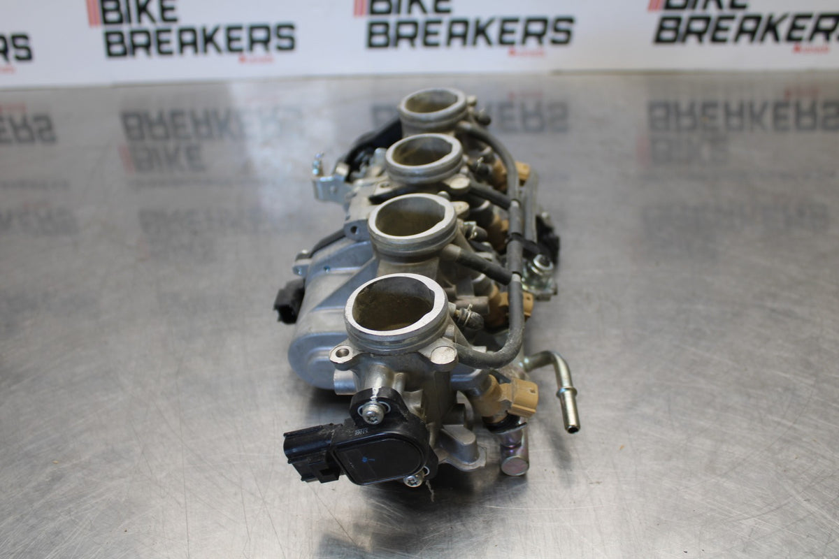 03-04 HONDA CBR600RR MAIN FUEL INJECTORS / THROTTLE BODIES BB661