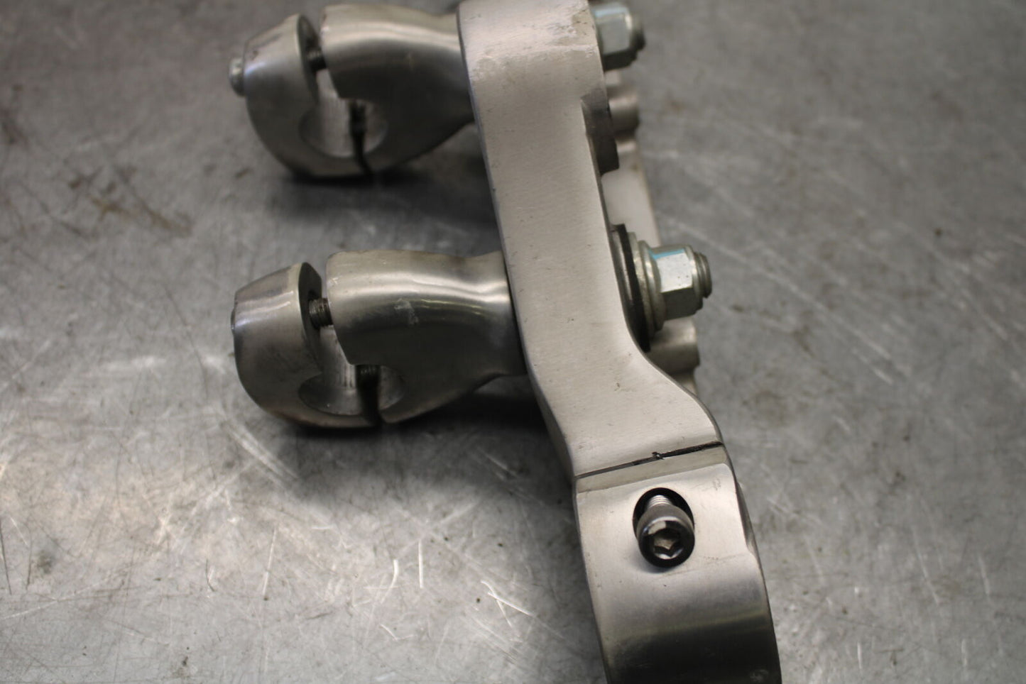 05-09 SUZUKI BOULEVARD C90 FORKS UPPER TRIPLE TREE CLAMP BB692