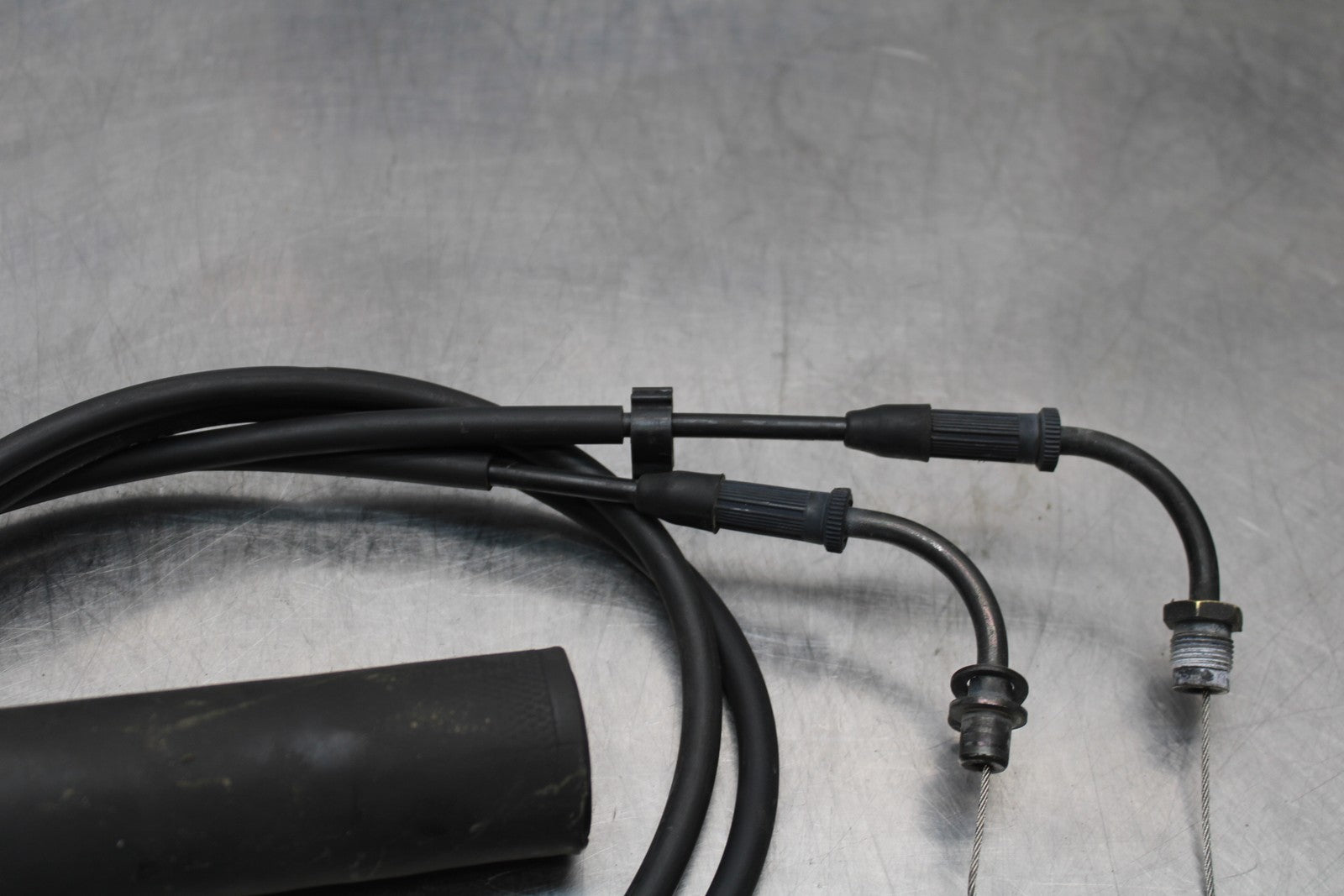 05 TRIUMPH ROCKET III THROTTLE CABLES LINES BB186