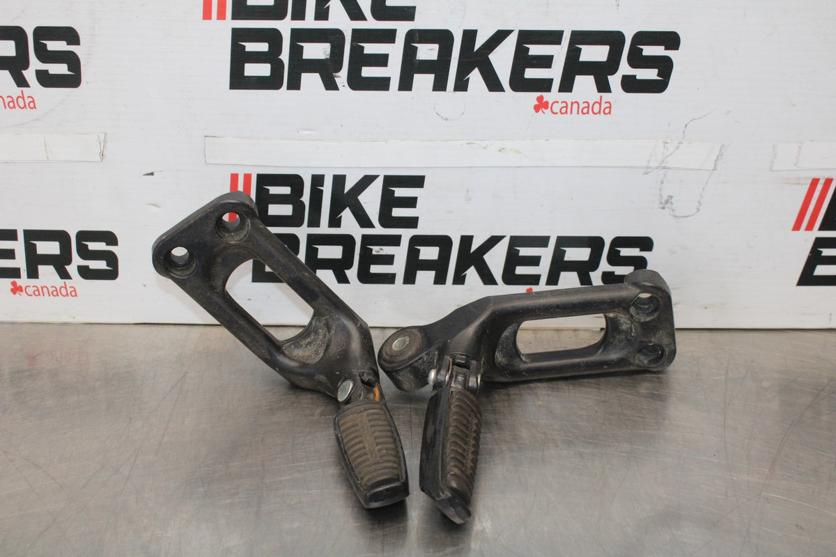 09-17 HARLEY-DAVIDSON V-ROD REAR PASSENGER FOOT STEP PEG SET BB886