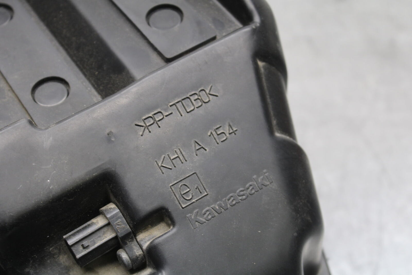 12-17 KAWASAKI ER-6N Z650 AIRBOX AIR INTAKE FILTER BOX BB709