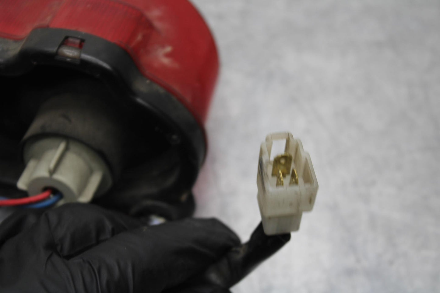 2000 Kawasaki Ninja ZX9R REAR TAIL TAILLIGHT BACK BRAKE LIGHT 23025-1301  BB70