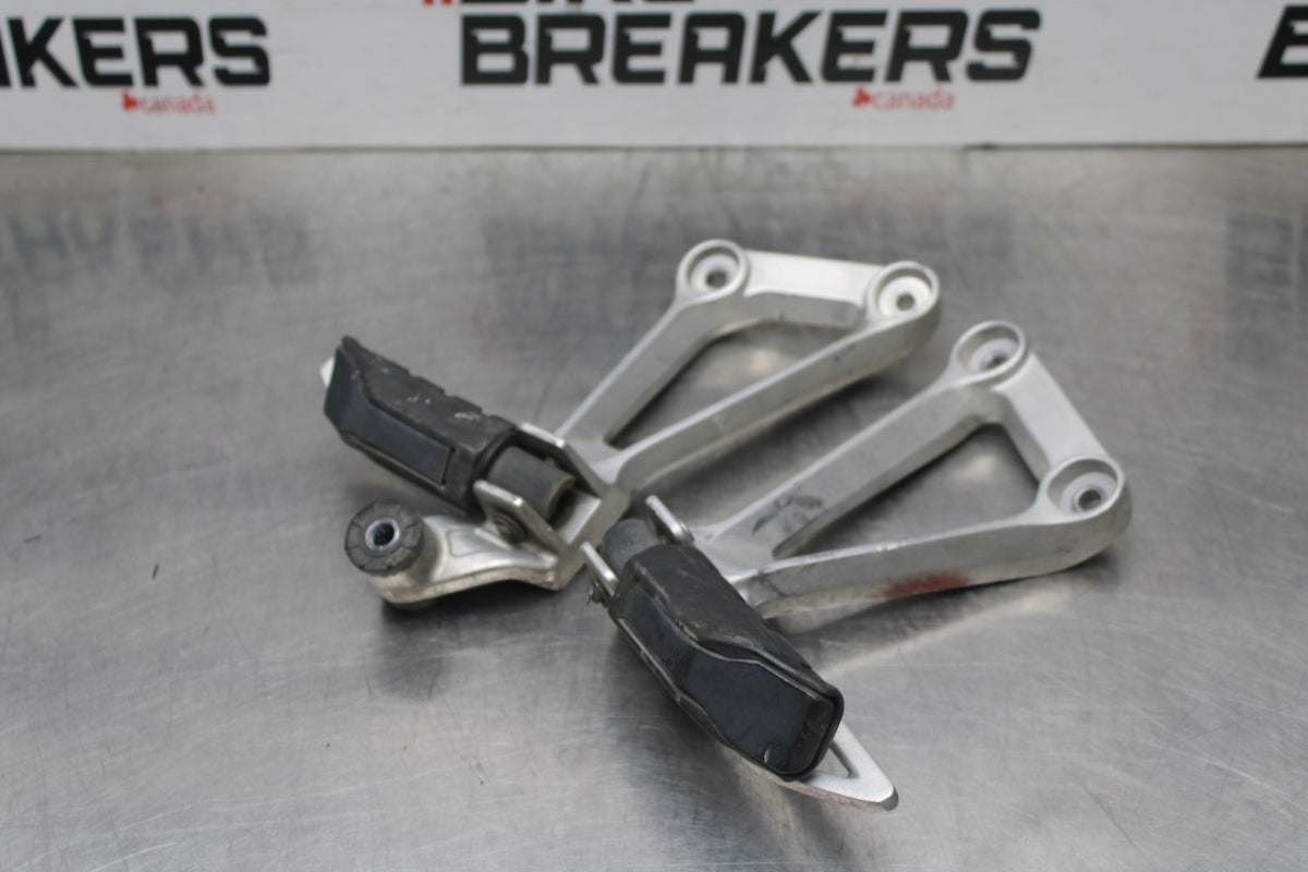 13-15 HONDA CBR500R REAR BACK PASSENGER PEG SET PAIR BB834