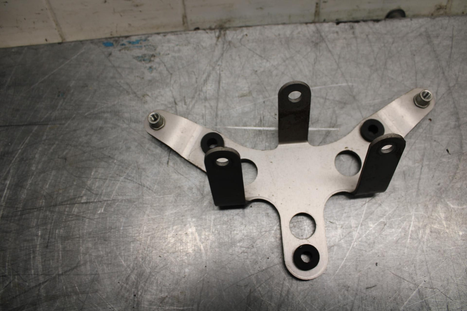 07-08 KAWASAKI CONCOURS 1400 ABS GAUGES STAY BRACKET BB449