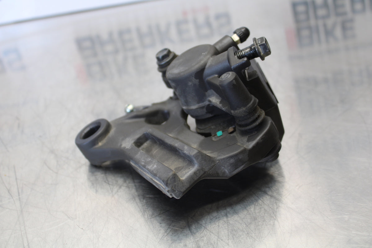 23 YAMAHA YZF R3 REAR BACK BRAKE CALIPER W MOUNT BRACKET BB147