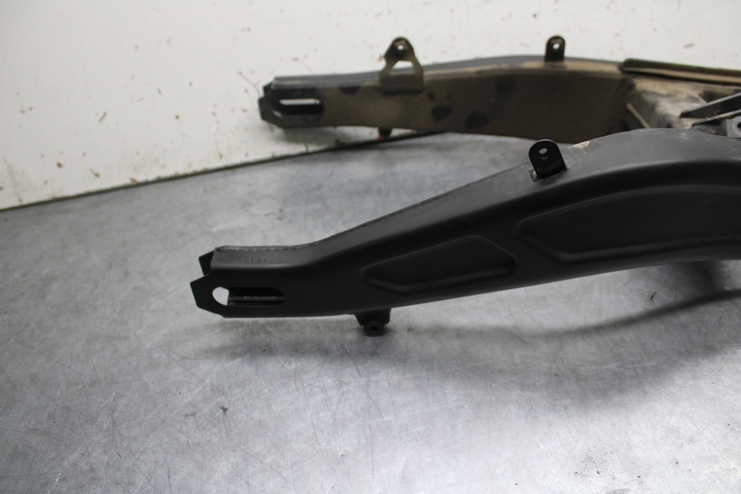 18-24 KAWASAKI NINJA 650 REAR SWINGARM BACK SUSPENSION SWING ARM BB725