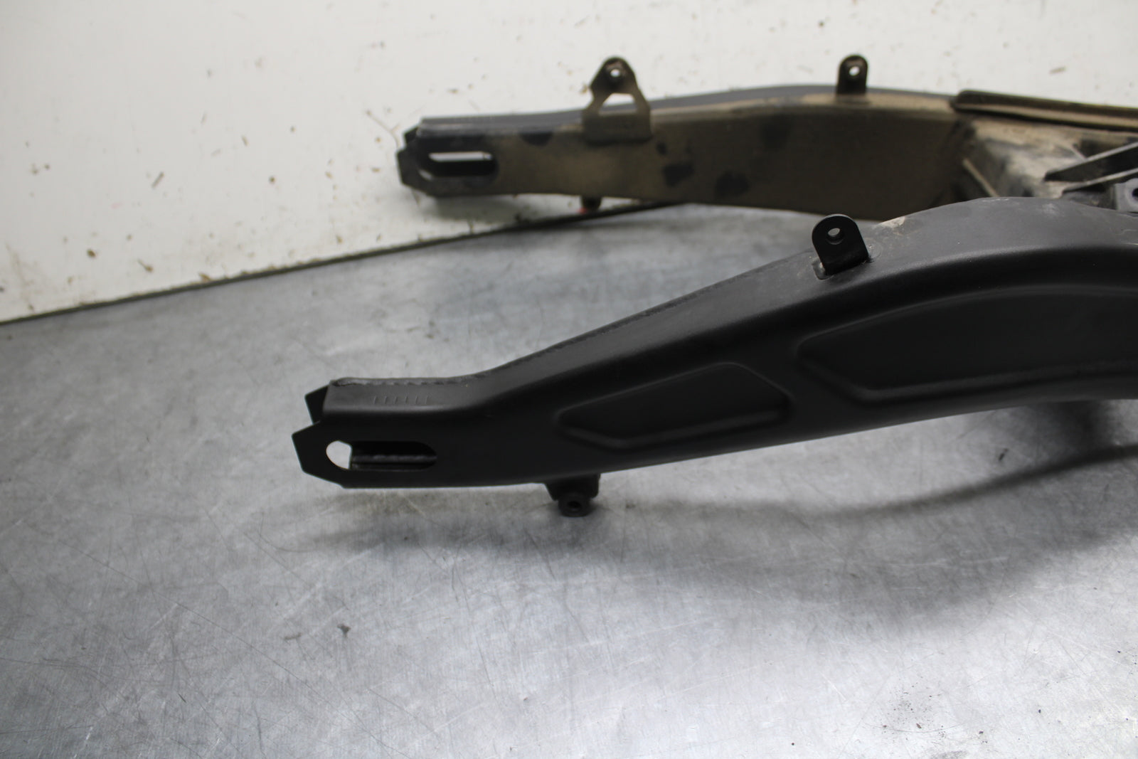 18-24 KAWASAKI NINJA 650 REAR SWINGARM BACK SUSPENSION SWING ARM BB725