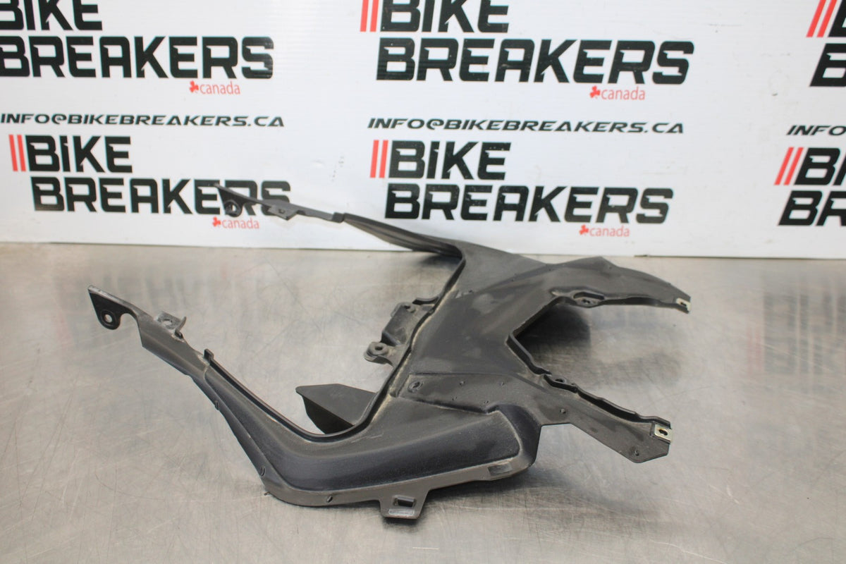 21-23 KAWASAKI NINJA ZX6R CENTER REAR BACK TAIL FAIRING COWL BB179