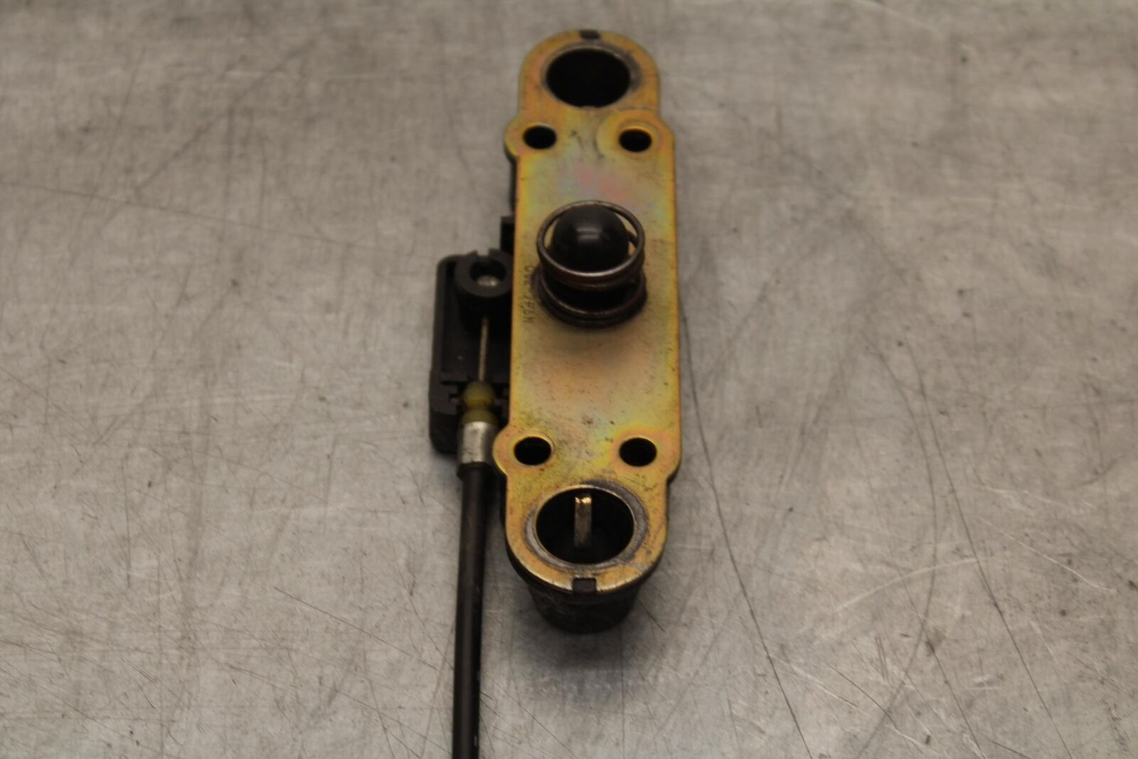 1997 Suzuki Bandit 1200 GSF1200S SEAT LATCH BB559