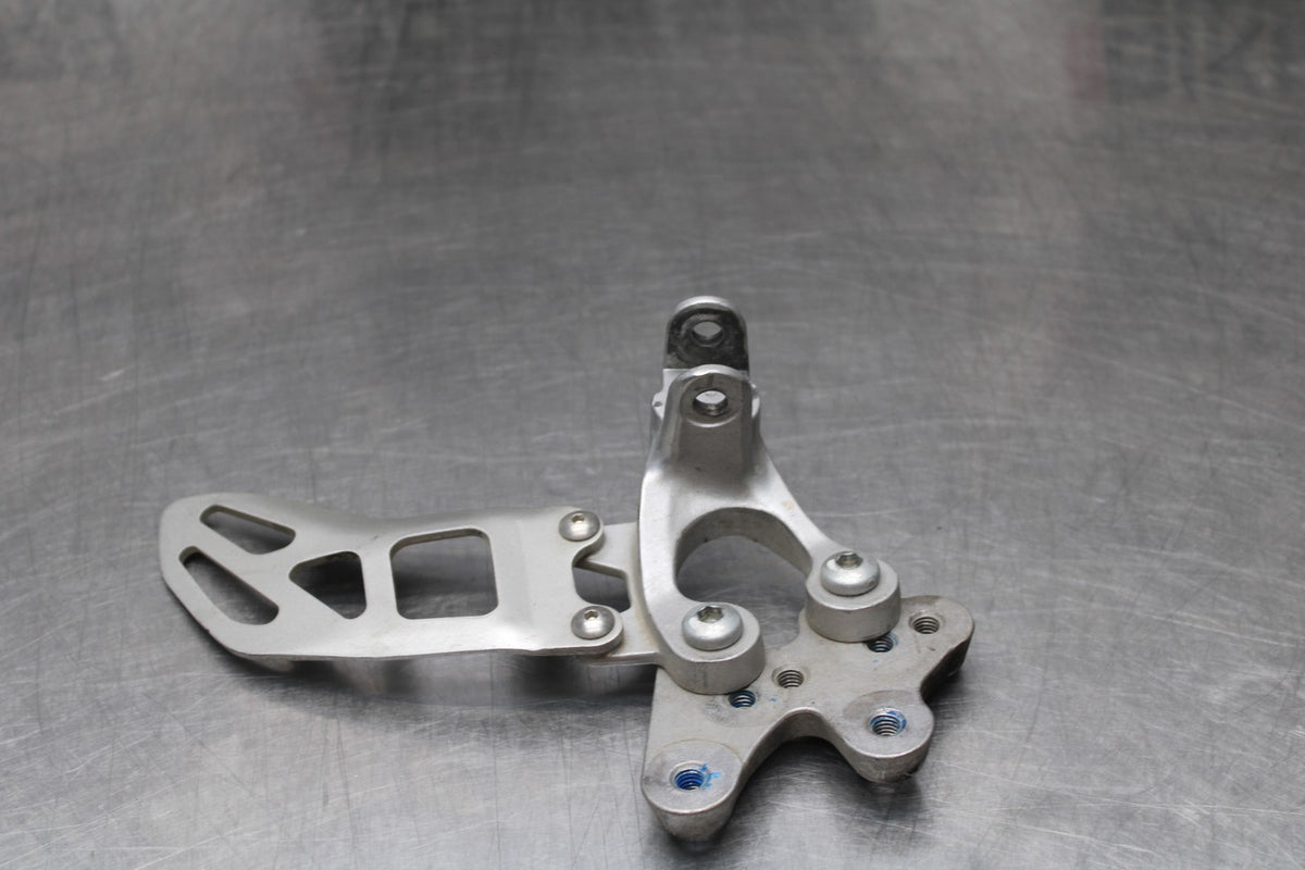 07 SUZUKI GSXR1000 LEFT REARSET REAR SET DRIVER FOOT PEG BRACKET MOUNT BB770