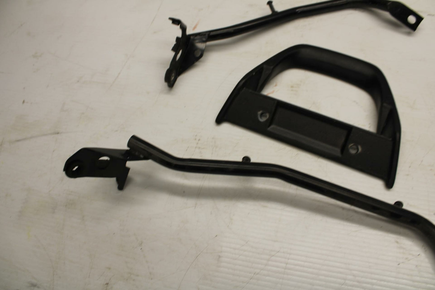 04-09 SUZUKI GS500F PASSENGER REAR SEAT GRAB BAR HANDLE SET BB278