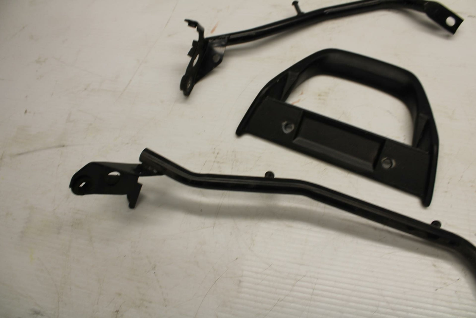 04-09 SUZUKI GS500F PASSENGER REAR SEAT GRAB BAR HANDLE SET BB278