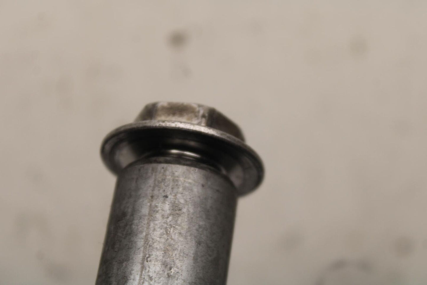 06-07 HONDA CBR1000RR FRONT WHEEL RIM AXLE PIVOT BOLT 44301-MCJ-000 BB99 #B