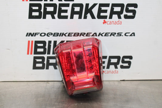 15 TRIUMPH TIGER 800 REAR TAIL TAILLIGHT BACK BRAKE LIGHT BB873