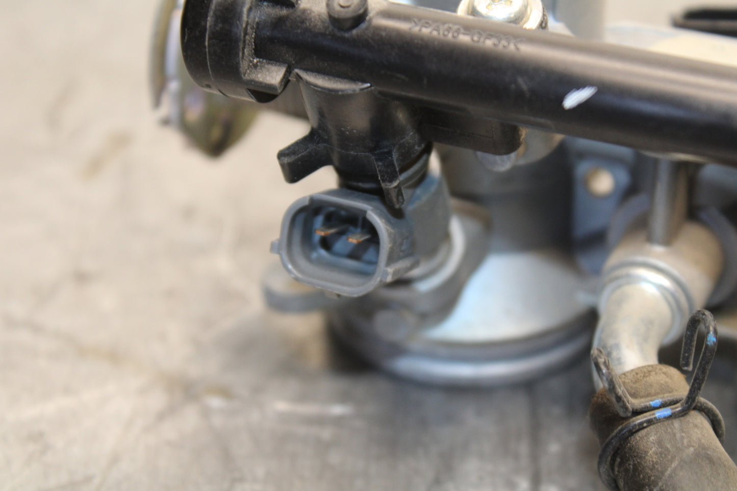 19-22 KAWASAKI Z400 MAIN FUEL INJECTORS / THROTTLE BODIES BB708