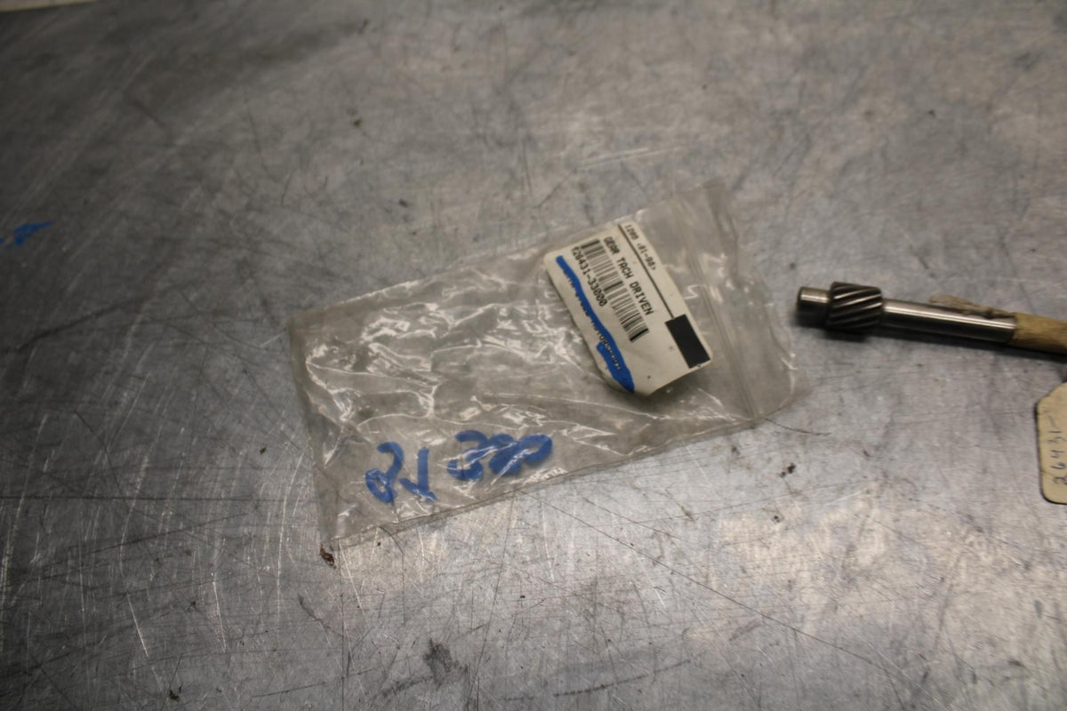 1972 -77  Suzuki GT380 TACH DRIVEN GEAR 26431-33000  BB33