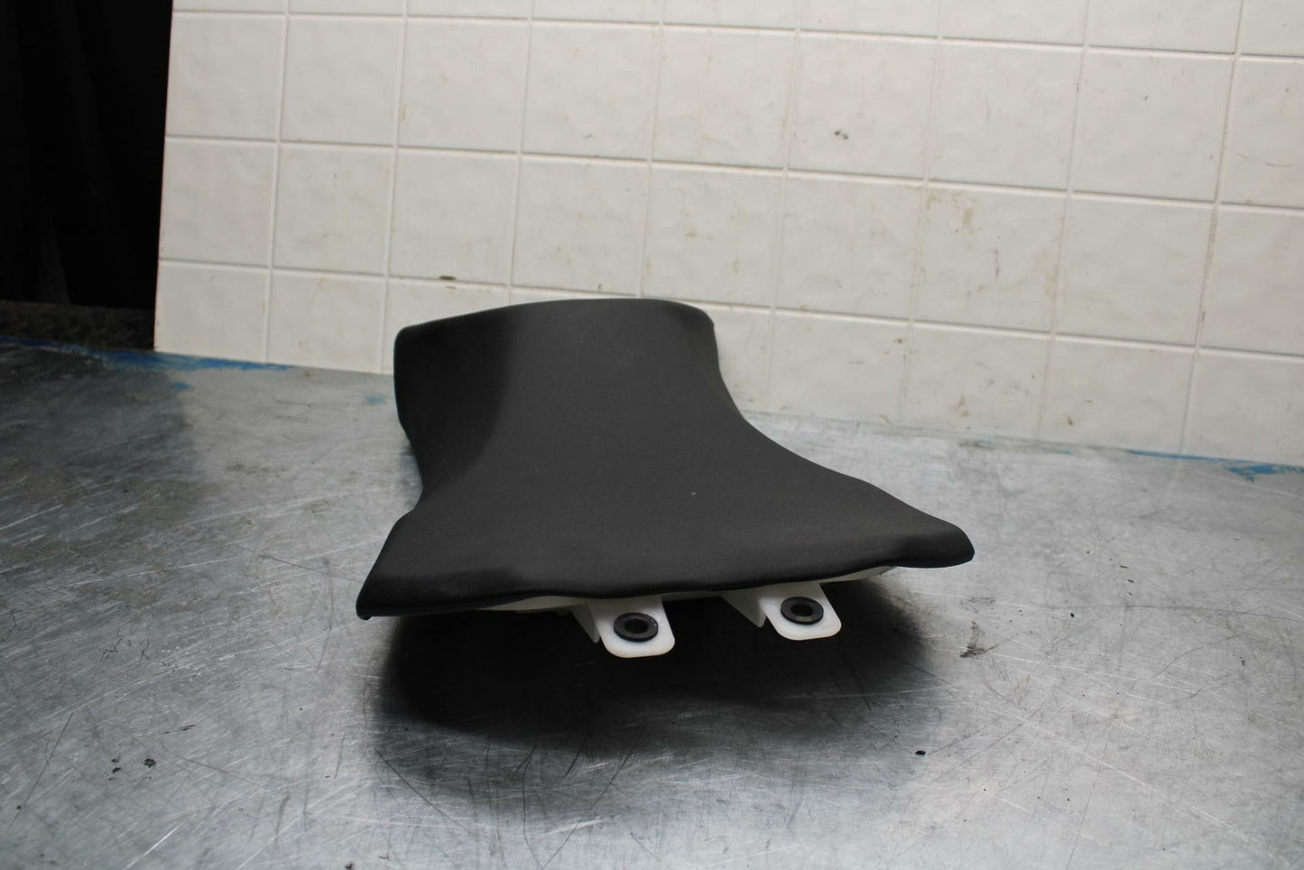 10-13 KAWASAKI Z1000 FRONT DRIVERS SEAT PAD SADDLE PILLION BB421