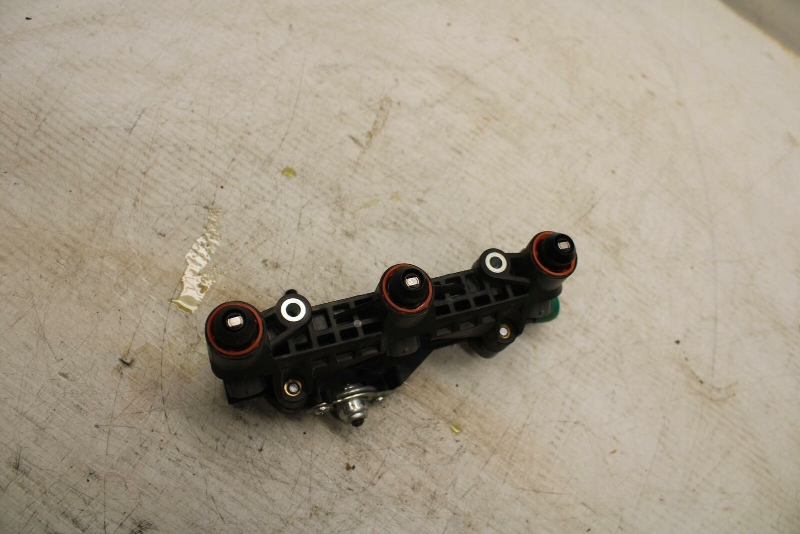 16-21 YAMAHA XSR900 SECONDARY FUEL INJECTORS TOP AIRBOX GAS RAIL BB362