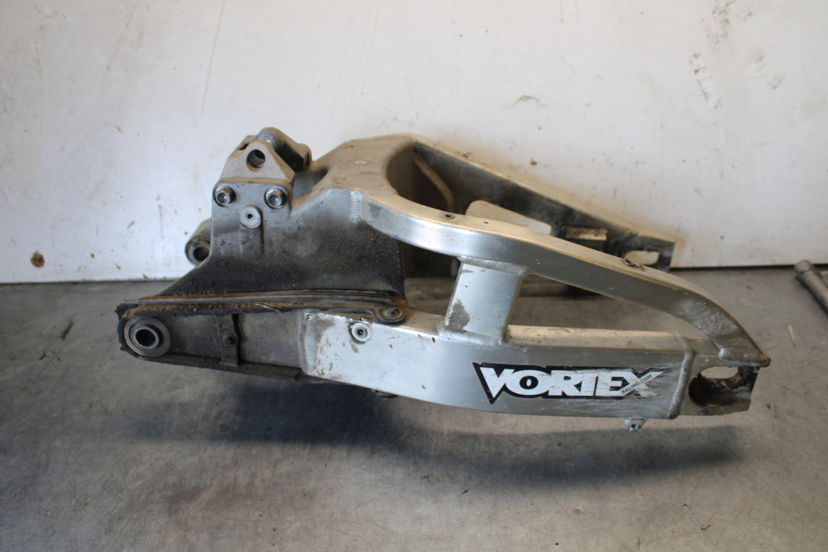 03-04 HONDA CBR600RR REAR SWINGARM BACK SUSPENSION SWING ARM BB661