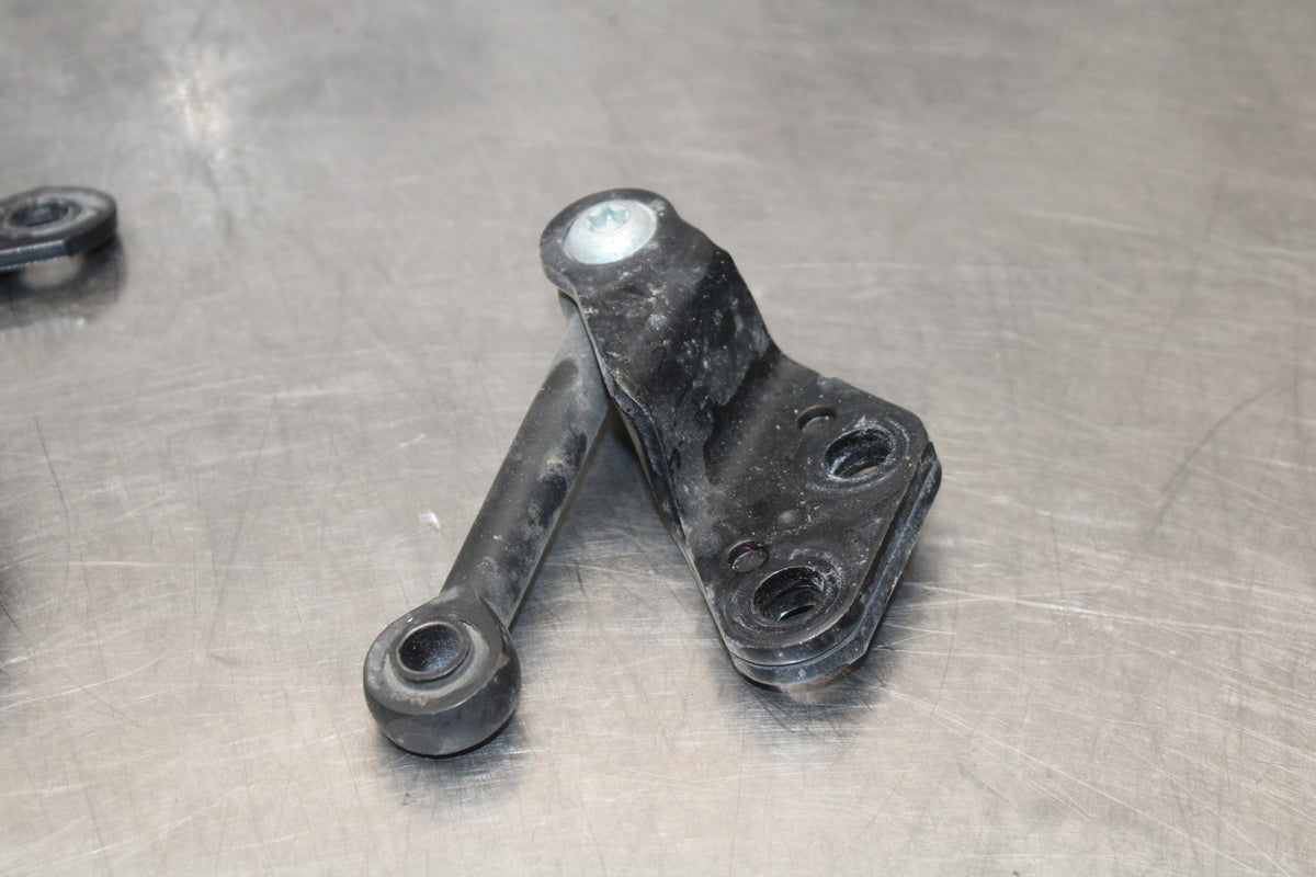 07 HARLEY-DAVIDSON SPORTSTER 1200 CUSTOM XL1200C ENGINE MOUNT BRACKET SET BB833