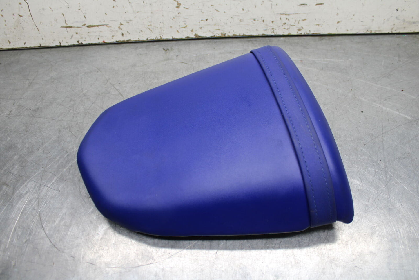 05-06 SUZUKI GSXR1000 REAR BACK PASSENGER TANDEM SEAT PAD SADDLE PILLION BB172