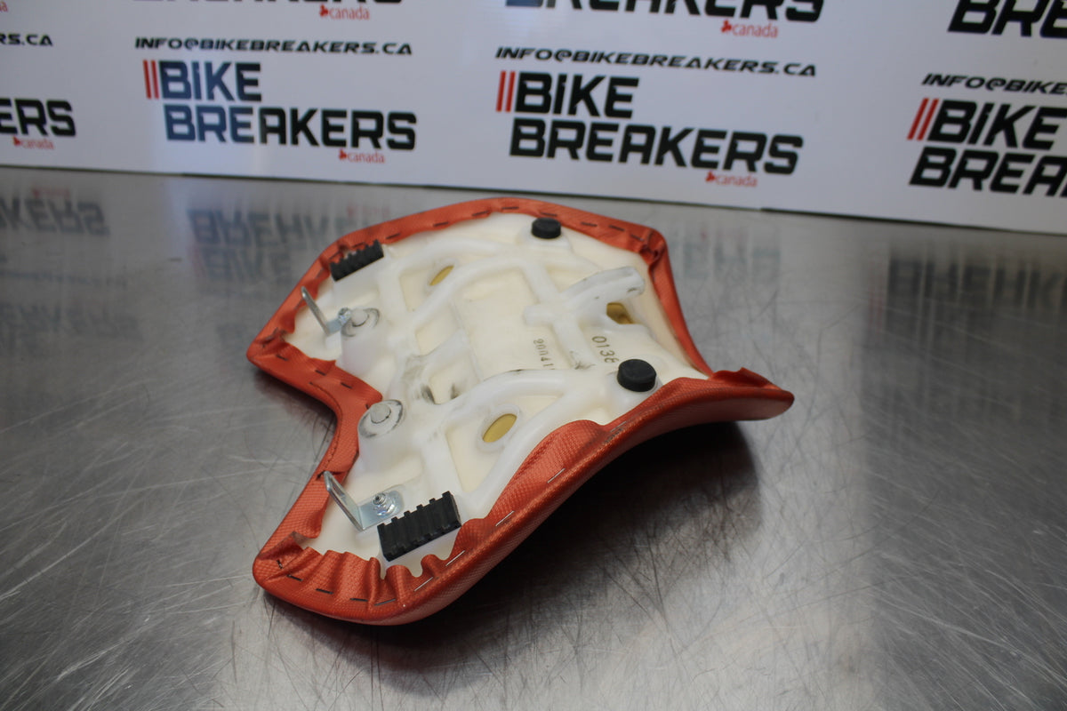 07 KAWASAKI Z1000 FRONT DRIVERS SEAT PAD SADDLE PILLION BB148