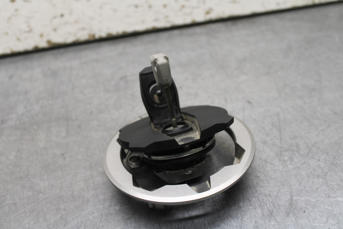 24 KAWASAKI NINJA 500 ABS FUEL TANK GAS CAP BB730