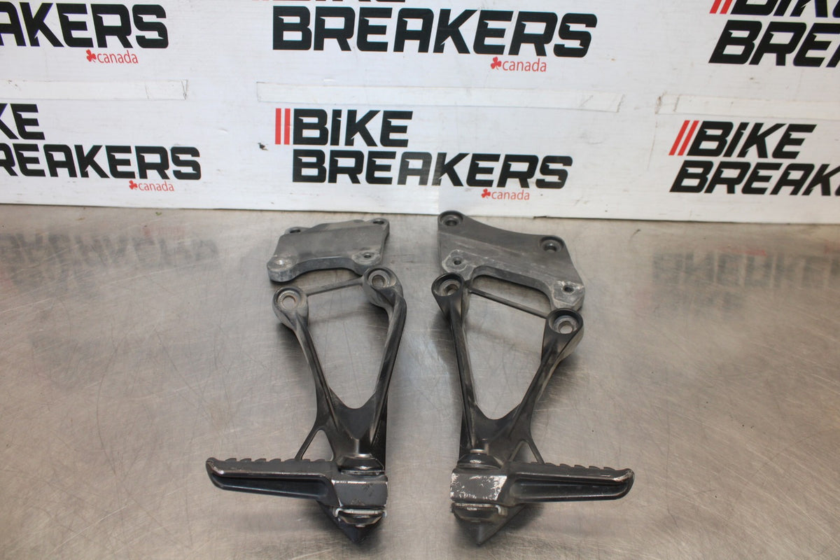 07-08 KAWASAKI NINJA ZX6R REAR BACK PASSENGER PEG SET PAIR BB937