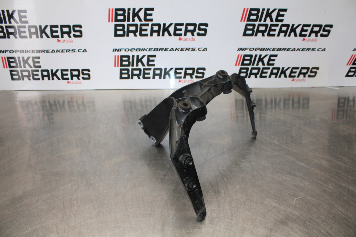 06-07 HONDA CBR1000RR UPPER FAIRING MIRROR GAUGES STAY BRACKET BB166