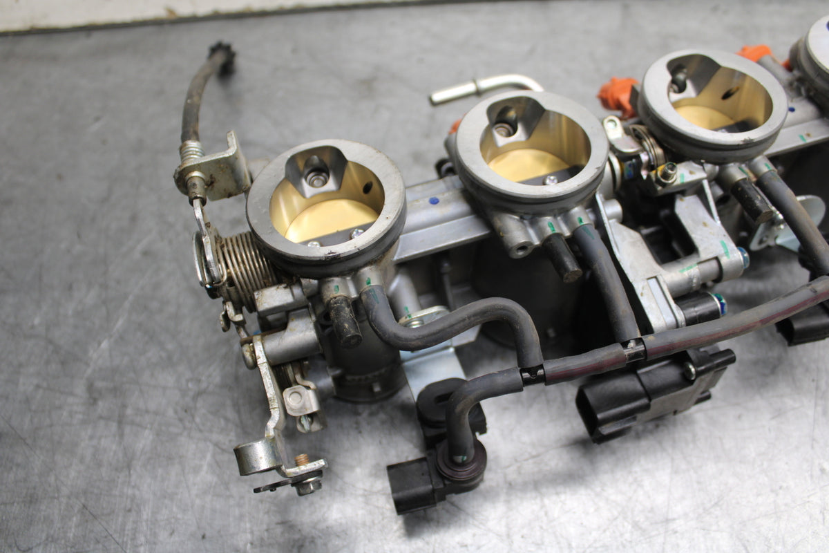 24-25 KAWASAKI NINJA ZX6R MAIN FUEL INJECTORS / THROTTLE BODIES BB726