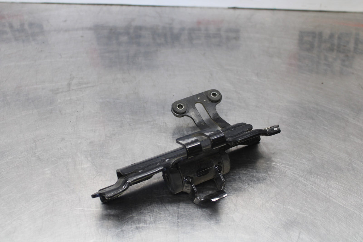 04-05 KAWASAKI NINJA ZX10R GAS TANK FUEL CELL RESERVOIR BRACKET MOUNT BB931