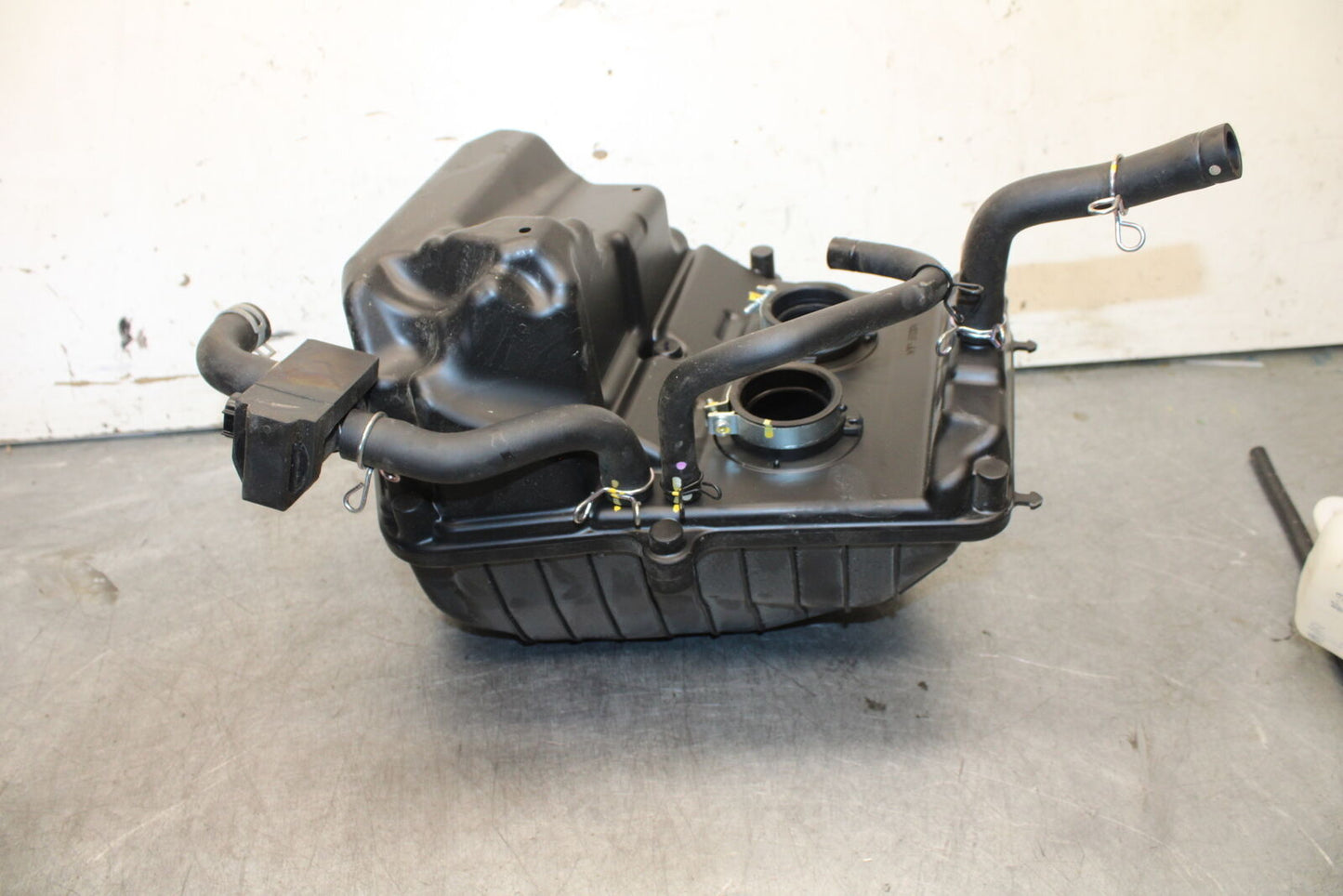 18-23 KAWASAKI NINJA 400 AIRBOX AIR INTAKE FILTER BOX BB660